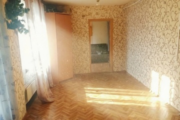 Комната, (всего 4 ком.), 60 м², 1/5 эт.
